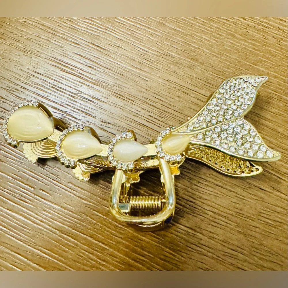 Ipetboom. 1 fish tail shaped hair clip, fashionable hair clip for women 1 piece.